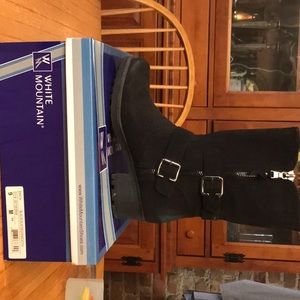 White Mountain black suede boots